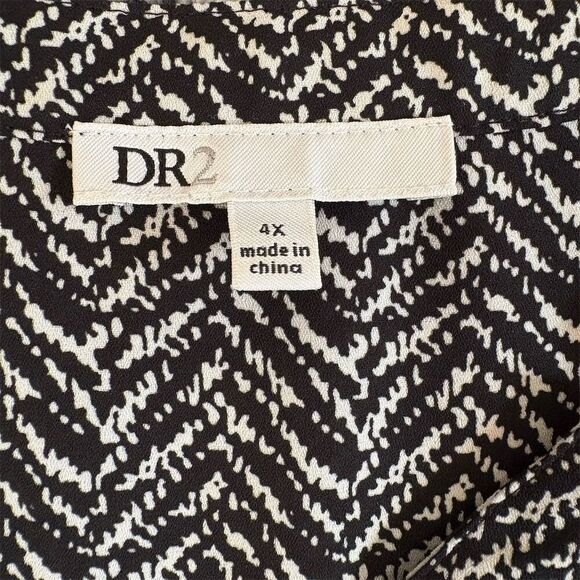 Daniel Rainn Women's 4X Black Geometric V-Neck Short Sleeve Blouse - Picture 3 of 8